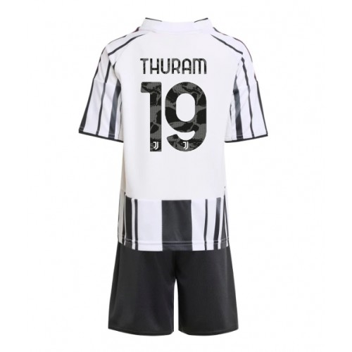 Juventus Khephren Thuram #19 Hemmaställ Barn 2025-26 Kortärmad (+ Korta byxor) Juventus Khephren Thuram #19 Hemmaställ Barn 2025-26 Kortärmad (+ Korta byxor)